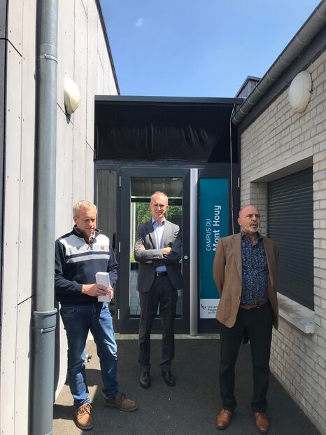 E. Delacourt, A. De La Bourdonnaye et A. Artiba devant le CEBD E. Delacourt, A. De La Bourdonnaye et A. Artiba devant le CEBD