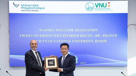 Une délégation de l’UPHF au Vietnam Une délégation de l’UPHF au Vietnam