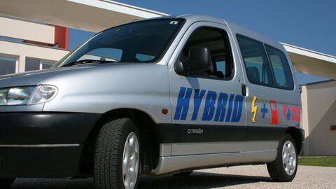 Véhicule hybride Véhicule hybride