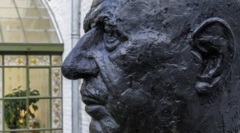 Photo de la Maison Natale Charles de Gaulle (portrait sculpture) Photo de la Maison Natale Charles de Gaulle (portrait sculpture)