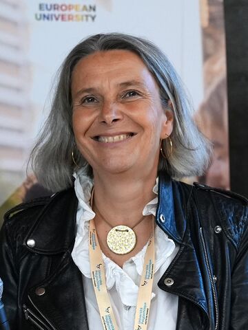 Dorothée CALLENS-DEBAVELAERE, Vice-Présidente déléguée à la réussite étudiante et à la vie étudiante Dorothée CALLENS-DEBAVELAERE